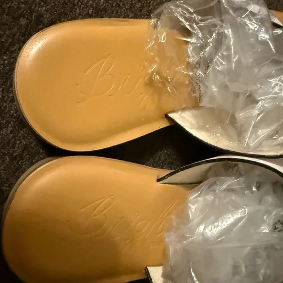 Brighton optic white Allure sandals 9.5M leather New without box - Picture 11 of 12